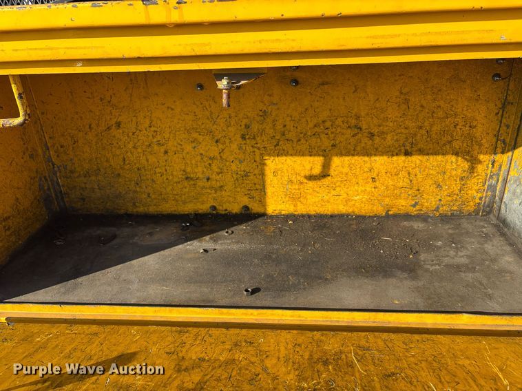 image for item ER4749 2015 Ford F350 Super Duty XL utility bed pickup truck