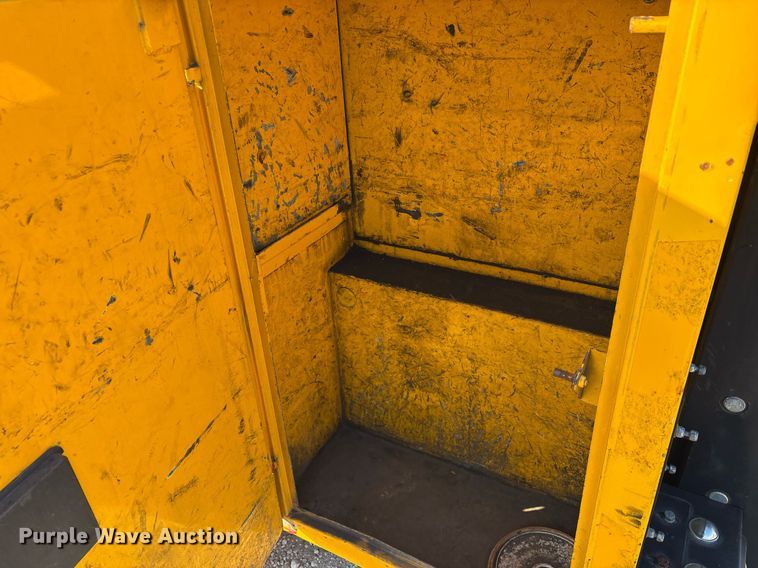 image for item ER4749 2015 Ford F350 Super Duty XL utility bed pickup truck