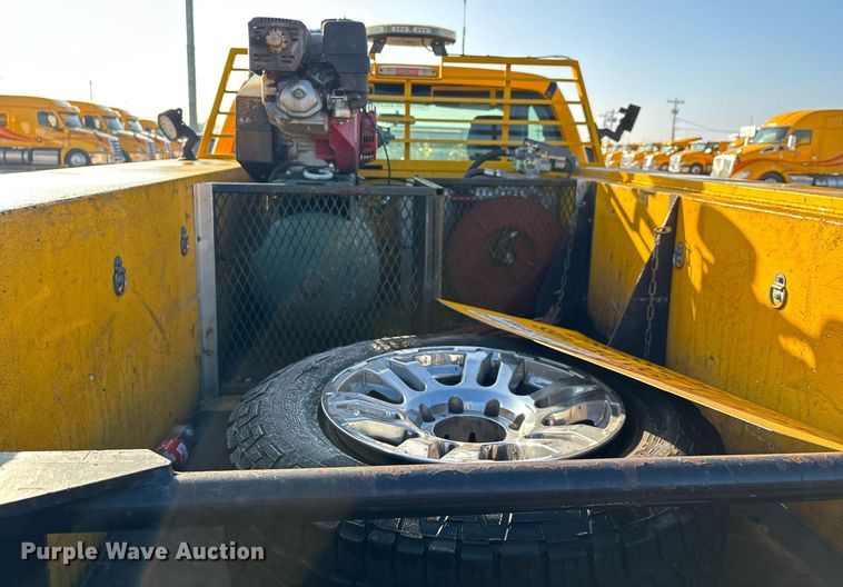 image for item ER4749 2015 Ford F350 Super Duty XL utility bed pickup truck