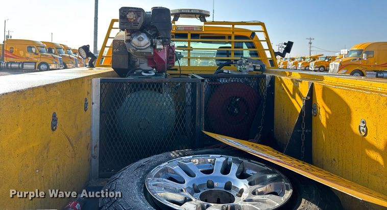 image for item ER4749 2015 Ford F350 Super Duty XL utility bed pickup truck