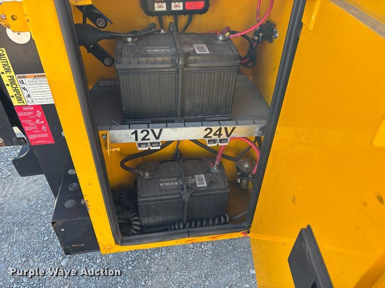 image for item ER4749 2015 Ford F350 Super Duty XL utility bed pickup truck