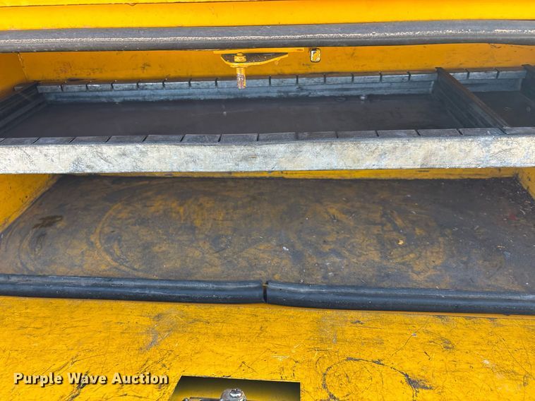 image for item ER4749 2015 Ford F350 Super Duty XL utility bed pickup truck