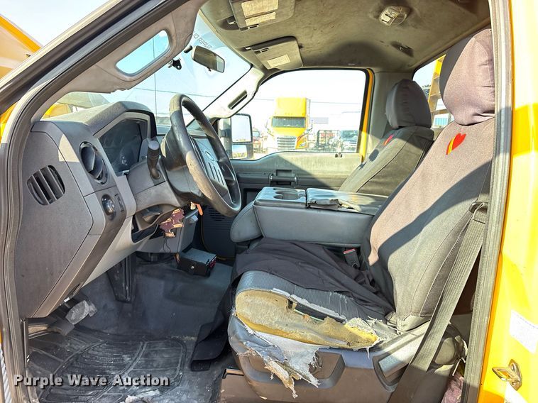 image for item ER4749 2015 Ford F350 Super Duty XL utility bed pickup truck