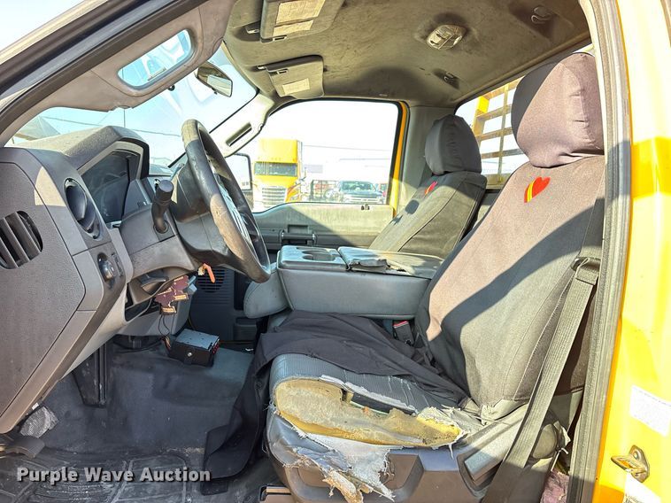 image for item ER4749 2015 Ford F350 Super Duty XL utility bed pickup truck