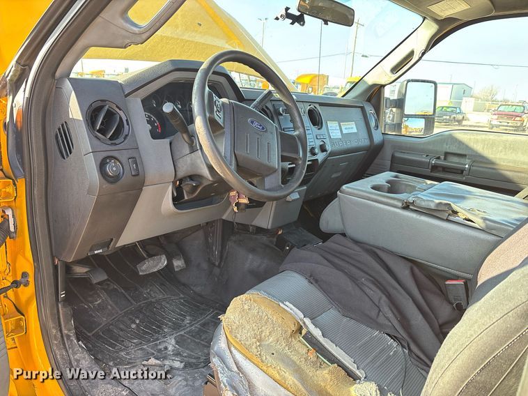 image for item ER4749 2015 Ford F350 Super Duty XL utility bed pickup truck