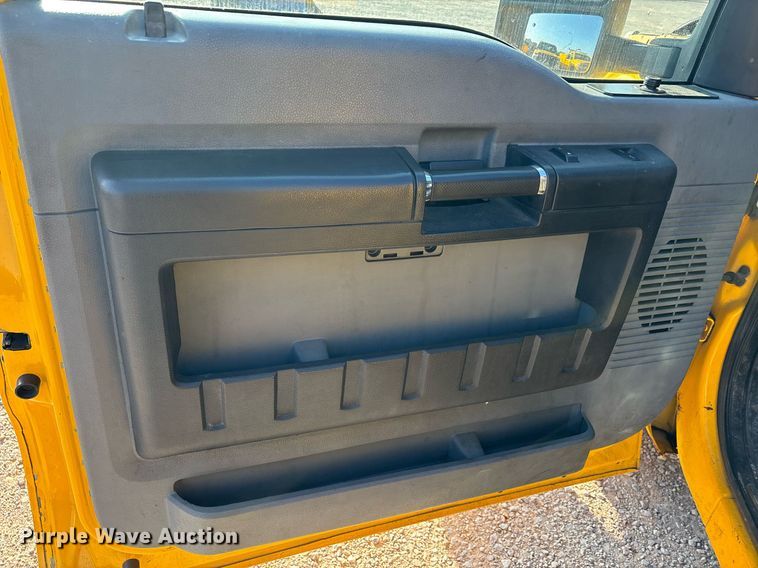 image for item ER4749 2015 Ford F350 Super Duty XL utility bed pickup truck