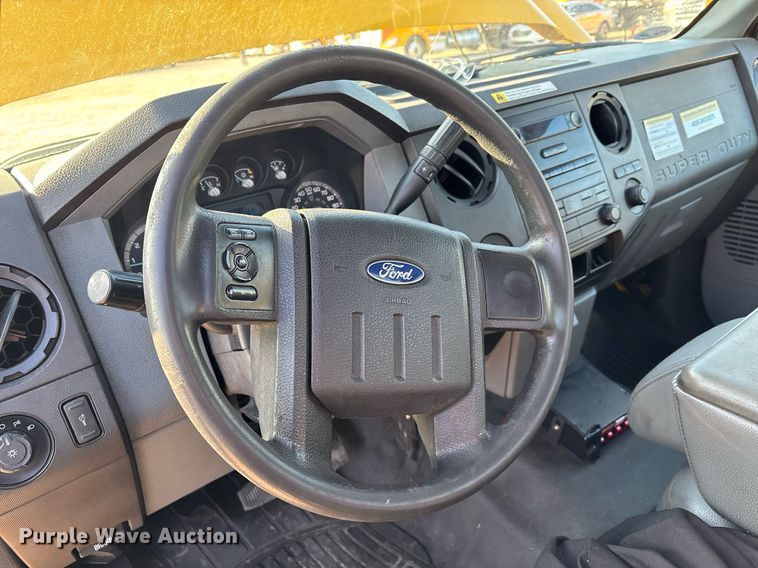 image for item ER4749 2015 Ford F350 Super Duty XL utility bed pickup truck