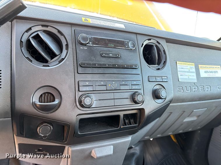 image for item ER4749 2015 Ford F350 Super Duty XL utility bed pickup truck