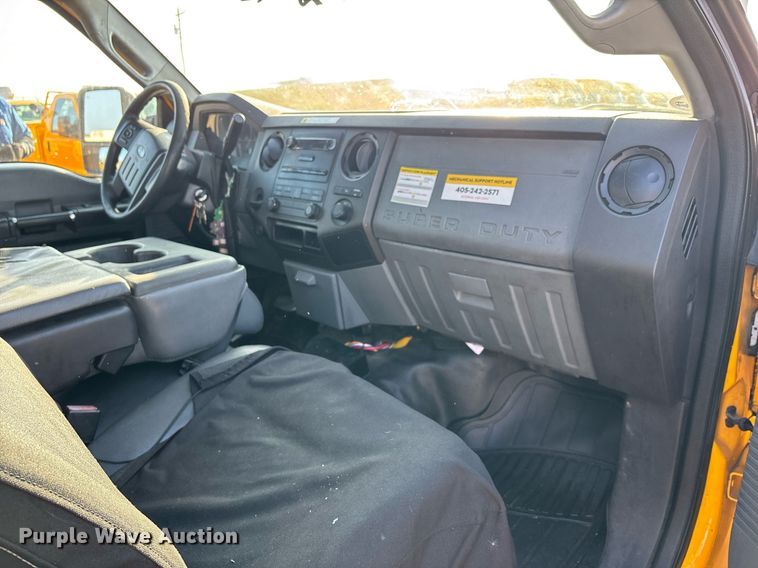 image for item ER4749 2015 Ford F350 Super Duty XL utility bed pickup truck