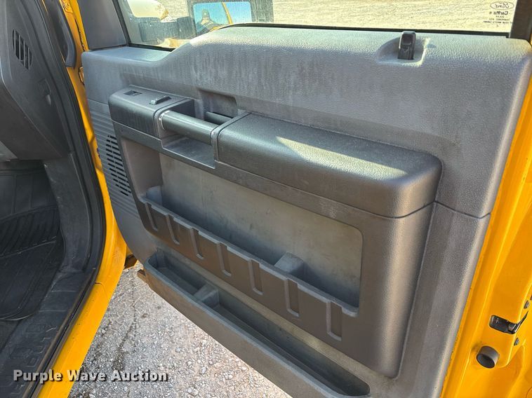 image for item ER4749 2015 Ford F350 Super Duty XL utility bed pickup truck