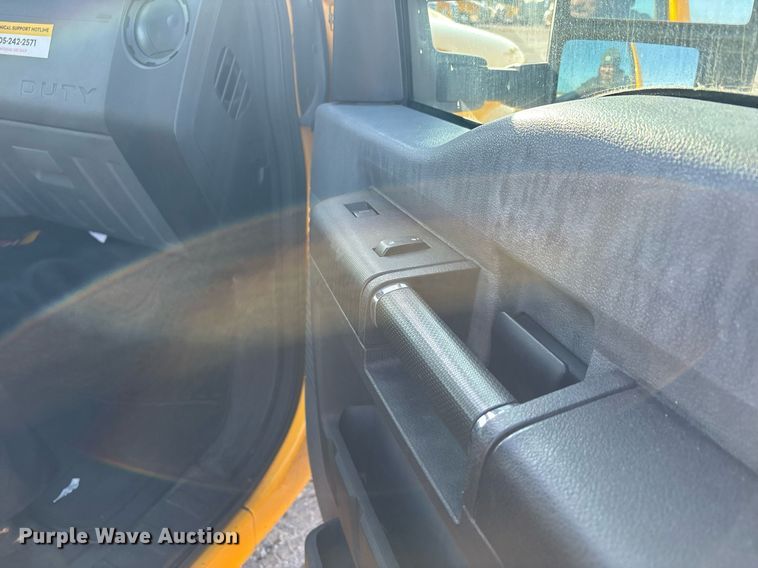 image for item ER4749 2015 Ford F350 Super Duty XL utility bed pickup truck