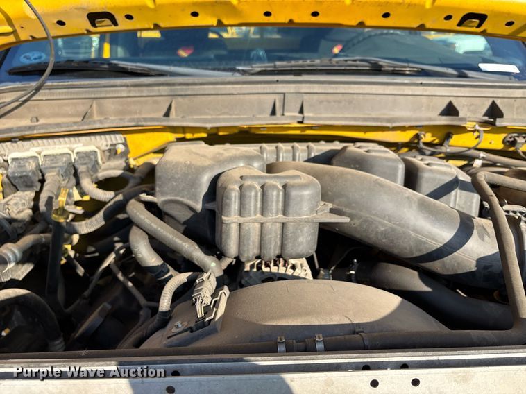 image for item ER4749 2015 Ford F350 Super Duty XL utility bed pickup truck