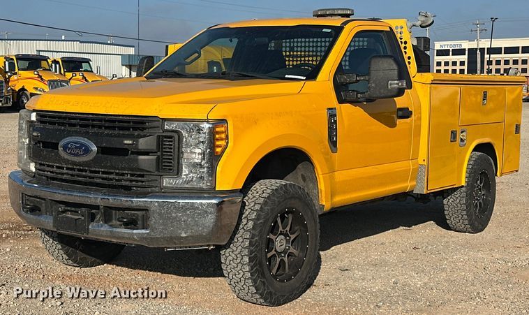 image for item ER4750 2017 Ford F350 Super Duty XL utility bed pickup truck