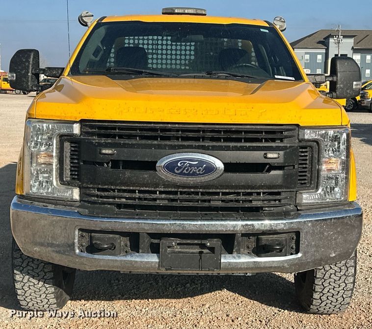 image for item ER4750 2017 Ford F350 Super Duty XL utility bed pickup truck