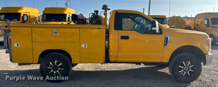 image for item ER4750 2017 Ford F350 Super Duty XL utility bed pickup truck