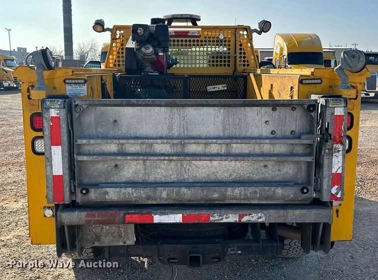 image for item ER4750 2017 Ford F350 Super Duty XL utility bed pickup truck