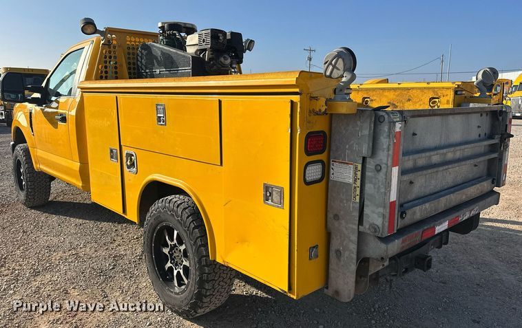 image for item ER4750 2017 Ford F350 Super Duty XL utility bed pickup truck