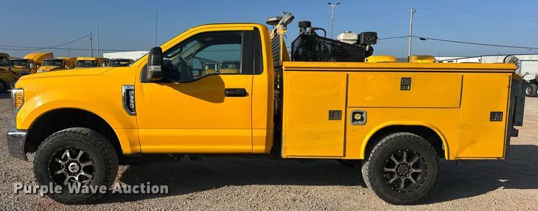 image for item ER4750 2017 Ford F350 Super Duty XL utility bed pickup truck