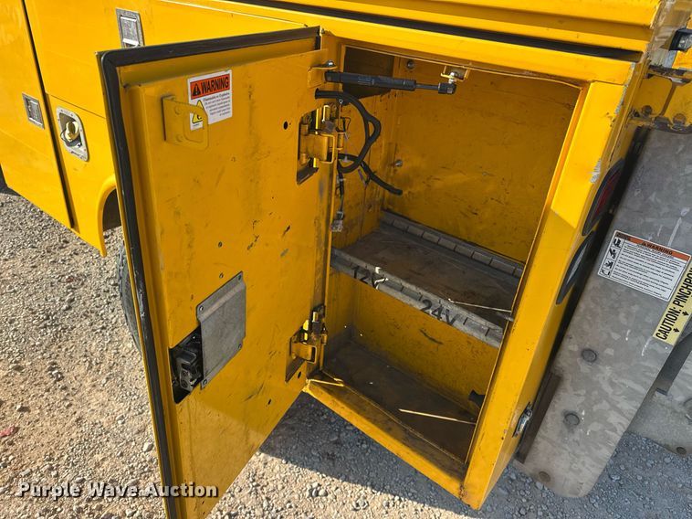 image for item ER4750 2017 Ford F350 Super Duty XL utility bed pickup truck