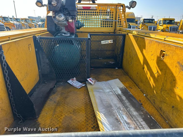 image for item ER4750 2017 Ford F350 Super Duty XL utility bed pickup truck