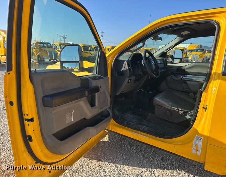 image for item ER4750 2017 Ford F350 Super Duty XL utility bed pickup truck