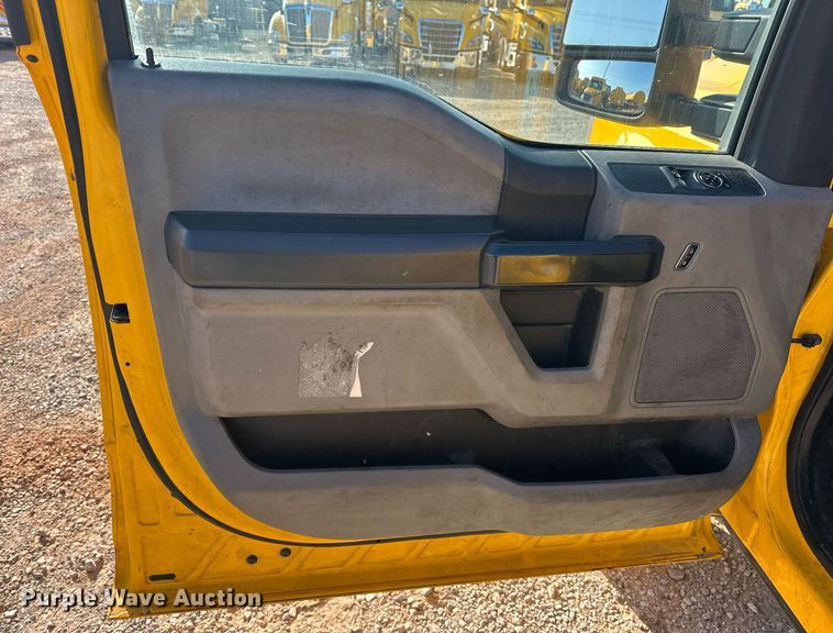 image for item ER4750 2017 Ford F350 Super Duty XL utility bed pickup truck