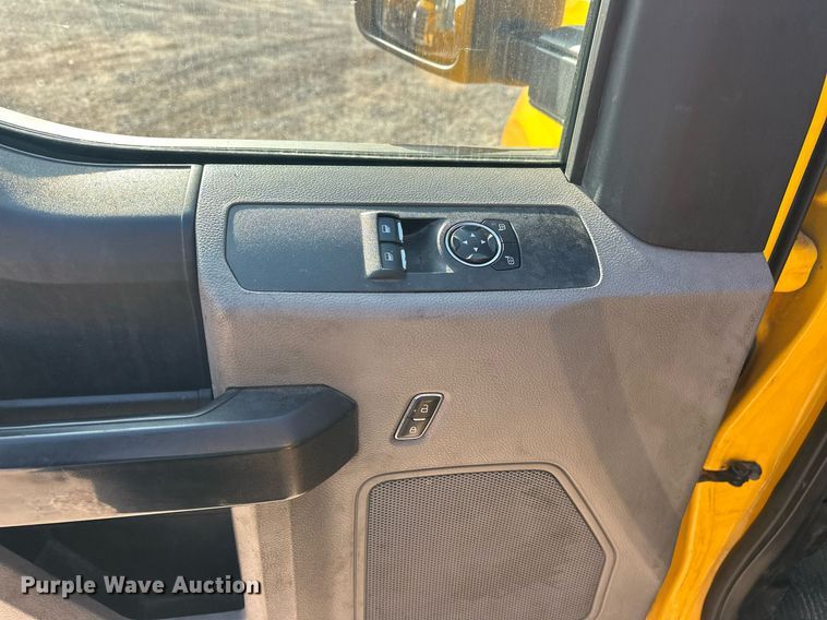 image for item ER4750 2017 Ford F350 Super Duty XL utility bed pickup truck