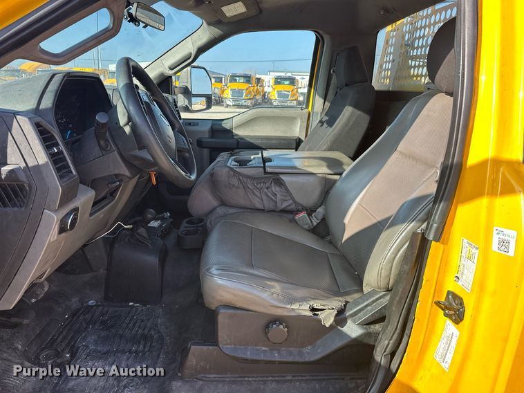 image for item ER4750 2017 Ford F350 Super Duty XL utility bed pickup truck