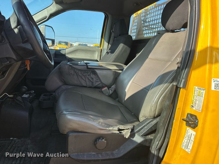 image for item ER4750 2017 Ford F350 Super Duty XL utility bed pickup truck