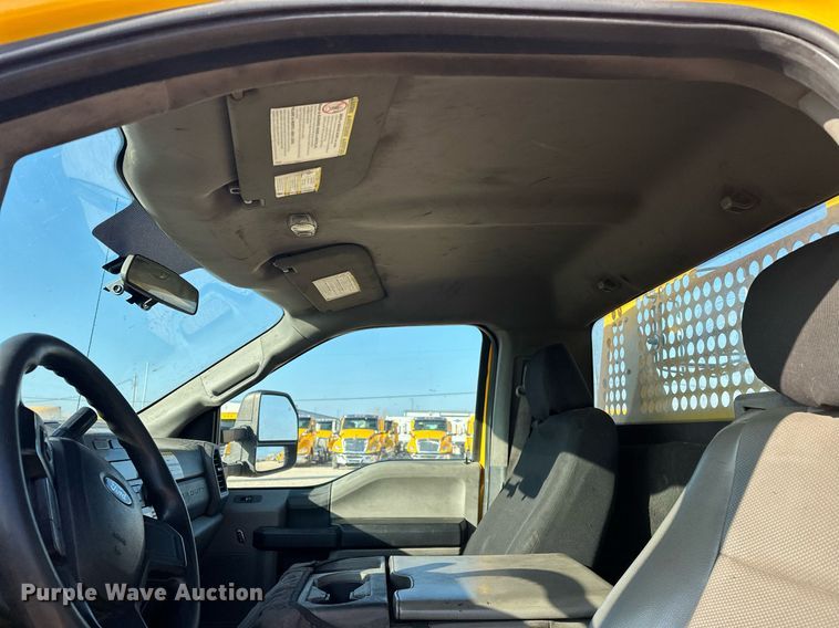 image for item ER4750 2017 Ford F350 Super Duty XL utility bed pickup truck