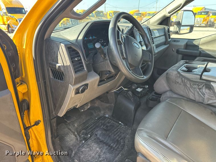 image for item ER4750 2017 Ford F350 Super Duty XL utility bed pickup truck