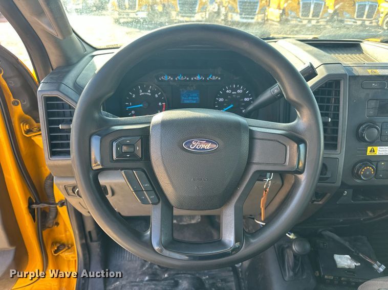 image for item ER4750 2017 Ford F350 Super Duty XL utility bed pickup truck