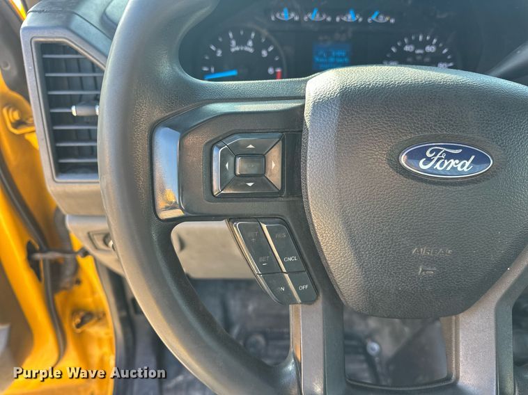 image for item ER4750 2017 Ford F350 Super Duty XL utility bed pickup truck