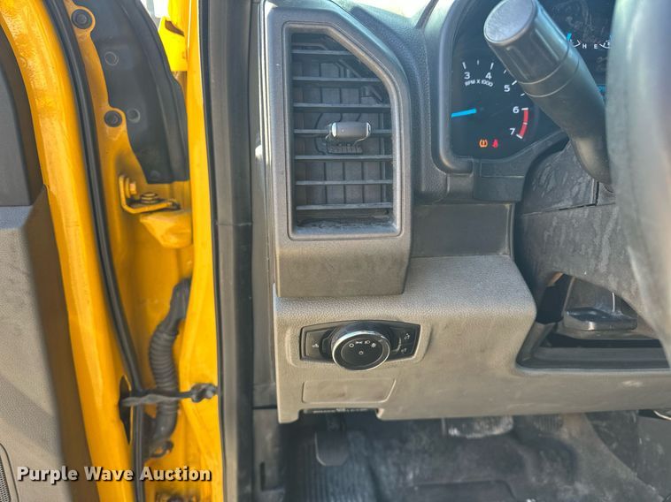 image for item ER4750 2017 Ford F350 Super Duty XL utility bed pickup truck