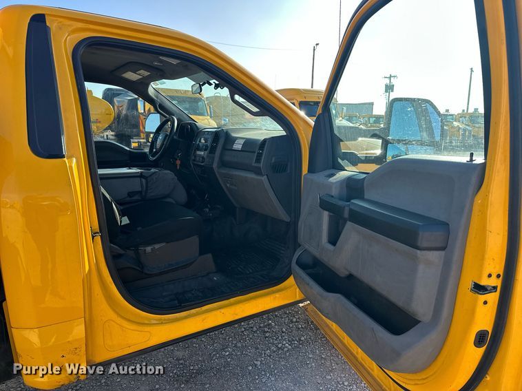 image for item ER4750 2017 Ford F350 Super Duty XL utility bed pickup truck