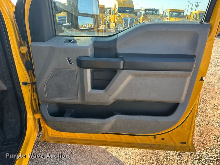 image for item ER4750 2017 Ford F350 Super Duty XL utility bed pickup truck