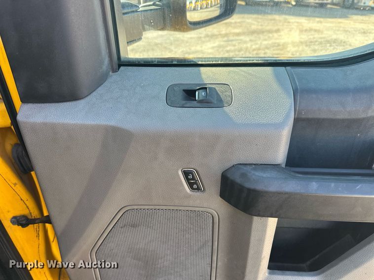 image for item ER4750 2017 Ford F350 Super Duty XL utility bed pickup truck