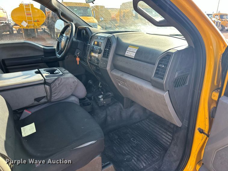 image for item ER4750 2017 Ford F350 Super Duty XL utility bed pickup truck