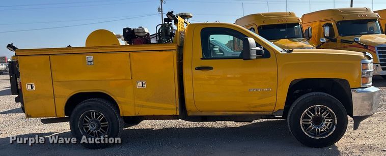 image for item ER4755 2016 Chevrolet Silverado 3500HD utility bed pickup truck