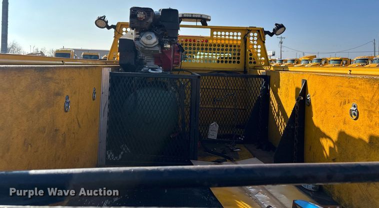 image for item ER4755 2016 Chevrolet Silverado 3500HD utility bed pickup truck