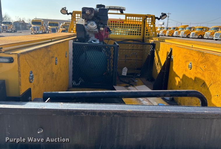 image for item ER4755 2016 Chevrolet Silverado 3500HD utility bed pickup truck