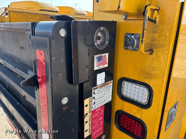 image for item ER4755 2016 Chevrolet Silverado 3500HD utility bed pickup truck