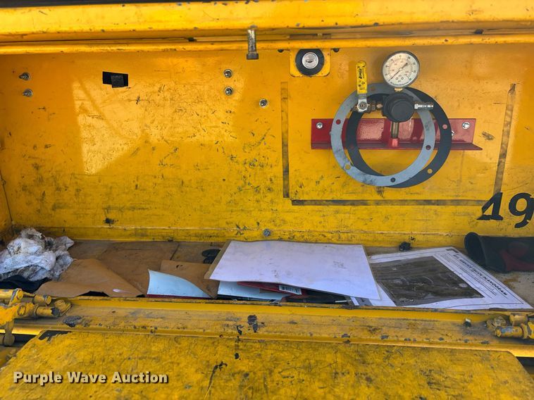 image for item ER4755 2016 Chevrolet Silverado 3500HD utility bed pickup truck