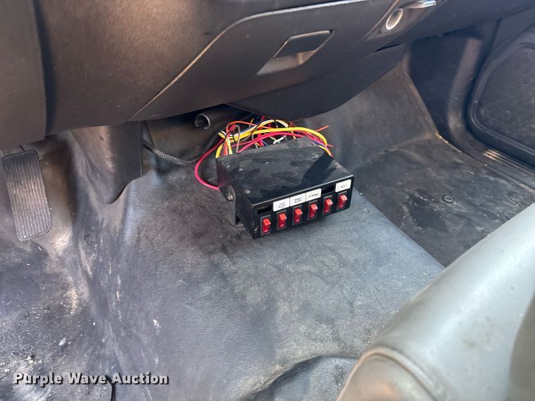 image for item ER4755 2016 Chevrolet Silverado 3500HD utility bed pickup truck