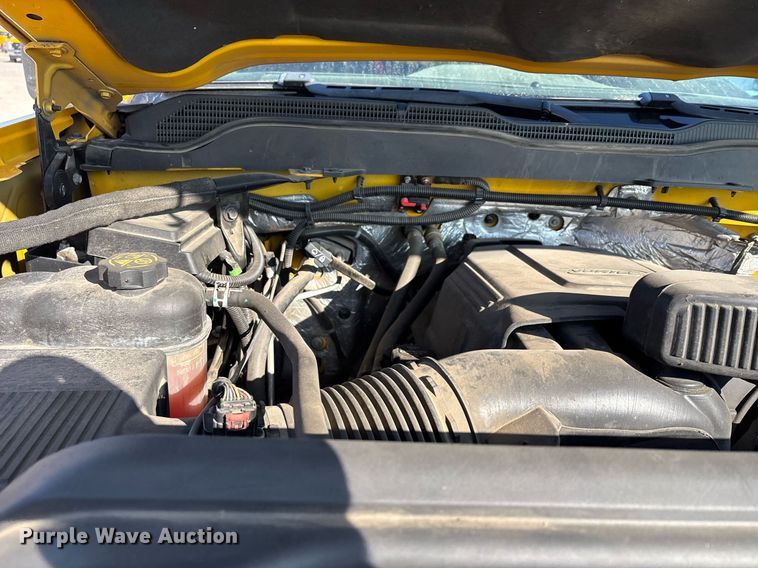 image for item ER4755 2016 Chevrolet Silverado 3500HD utility bed pickup truck