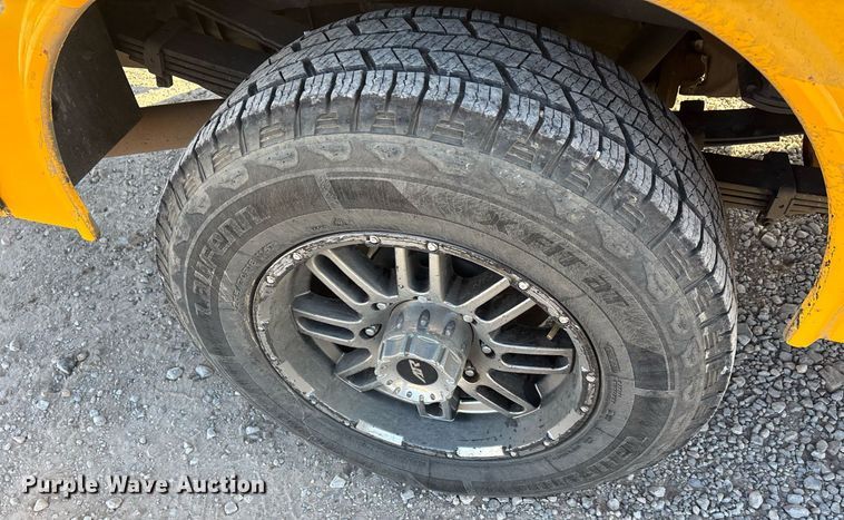 image for item ER4755 2016 Chevrolet Silverado 3500HD utility bed pickup truck