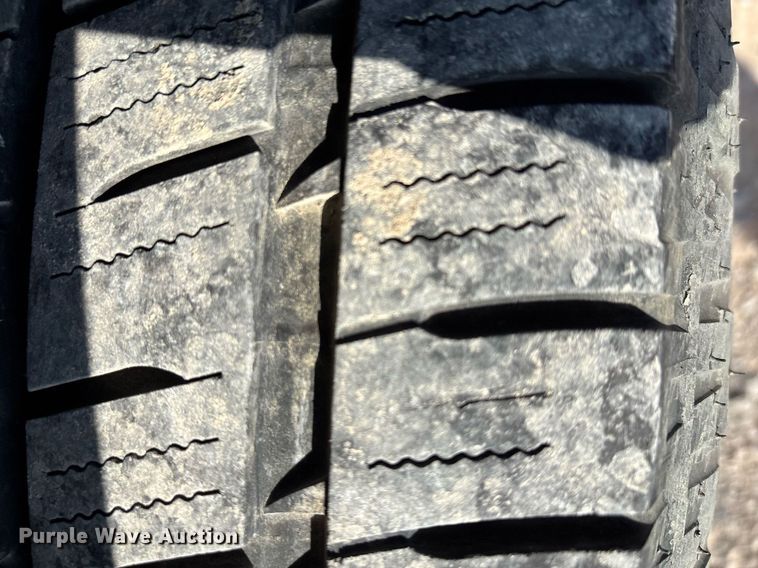 image for item ER4755 2016 Chevrolet Silverado 3500HD utility bed pickup truck