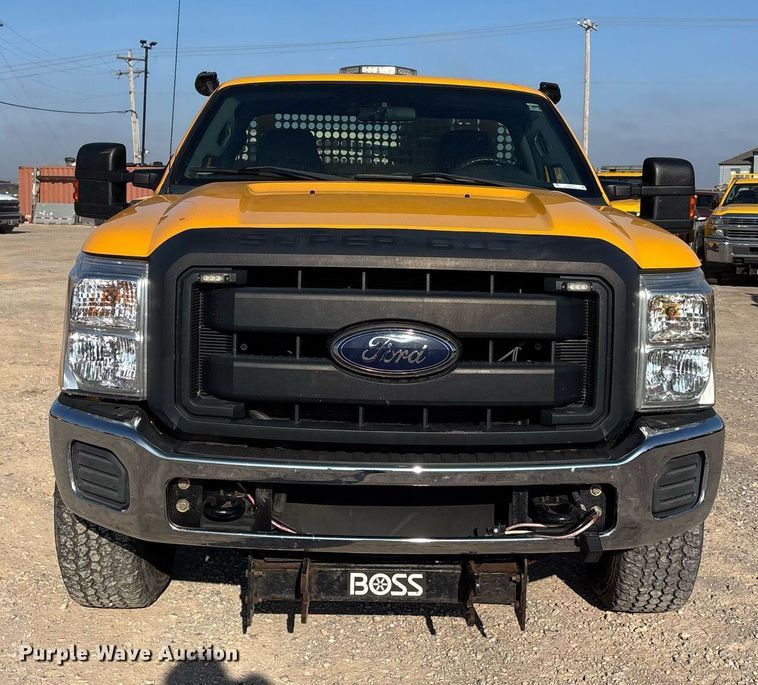 image for item ER4758 2016 Ford F350 Super Duty XL utility bed pickup truck