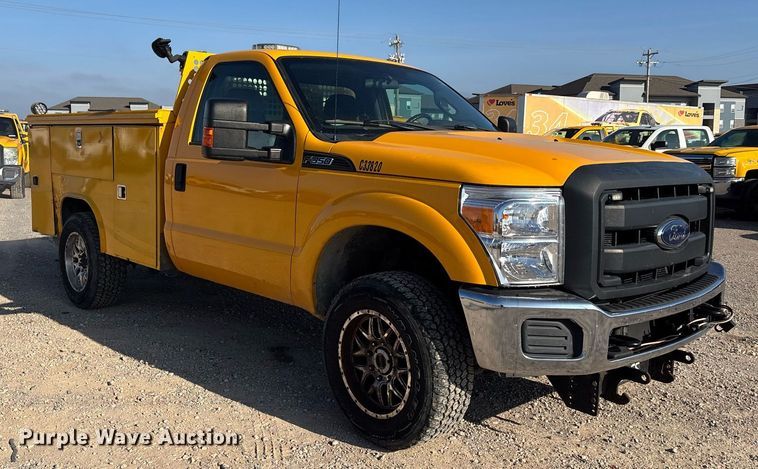 image for item ER4758 2016 Ford F350 Super Duty XL utility bed pickup truck