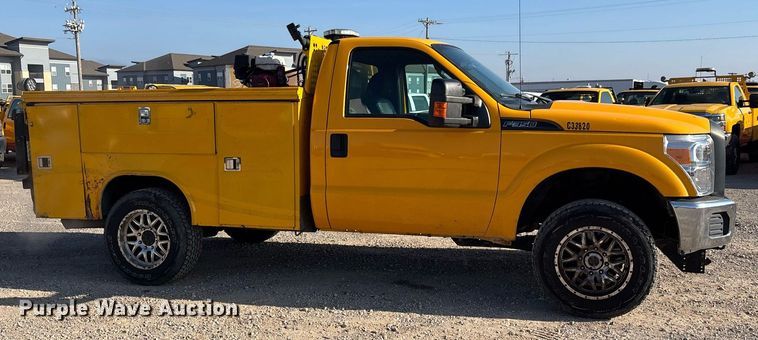 image for item ER4758 2016 Ford F350 Super Duty XL utility bed pickup truck